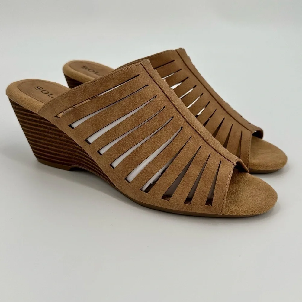 SOLANZ Paige NWOB Women’s Open Toe Tan Faux Suede Slip On Wedges Size 7.5M